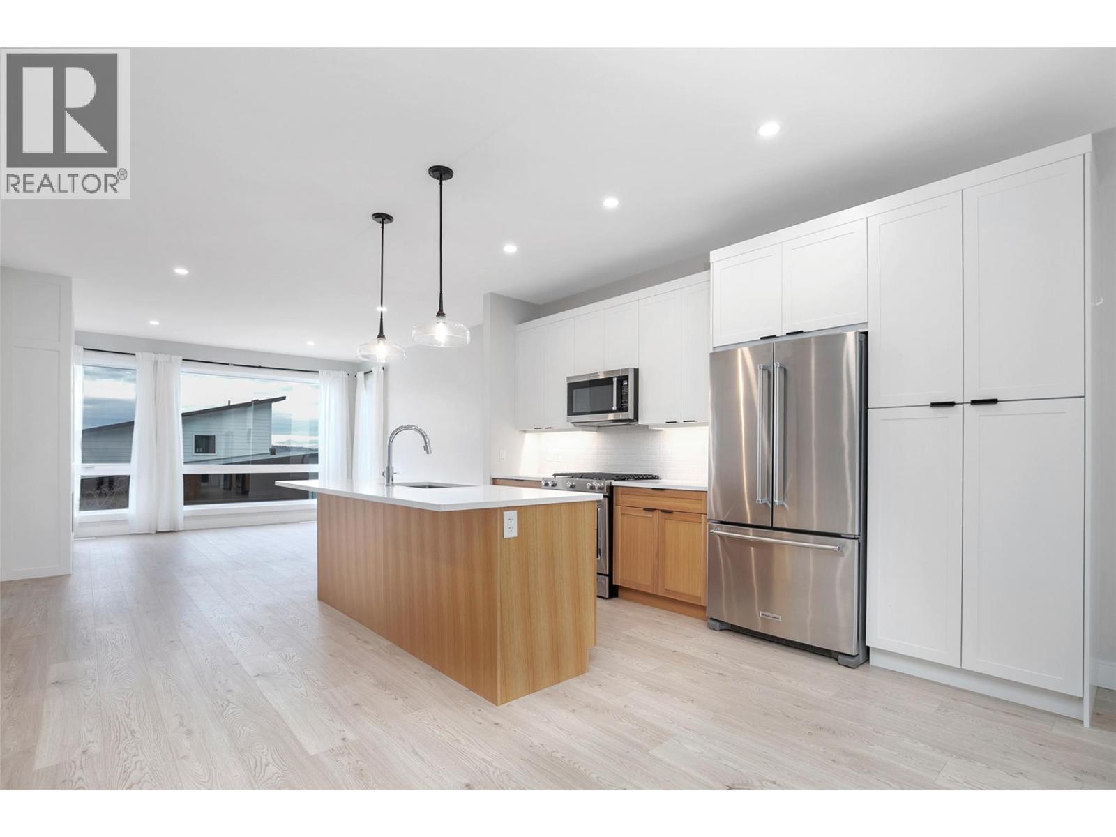 Main Floor - 1839 Grey Owl Court, Kelowna, BC - Indoor Photo Showing Kitchen With Upgraded Kitchen