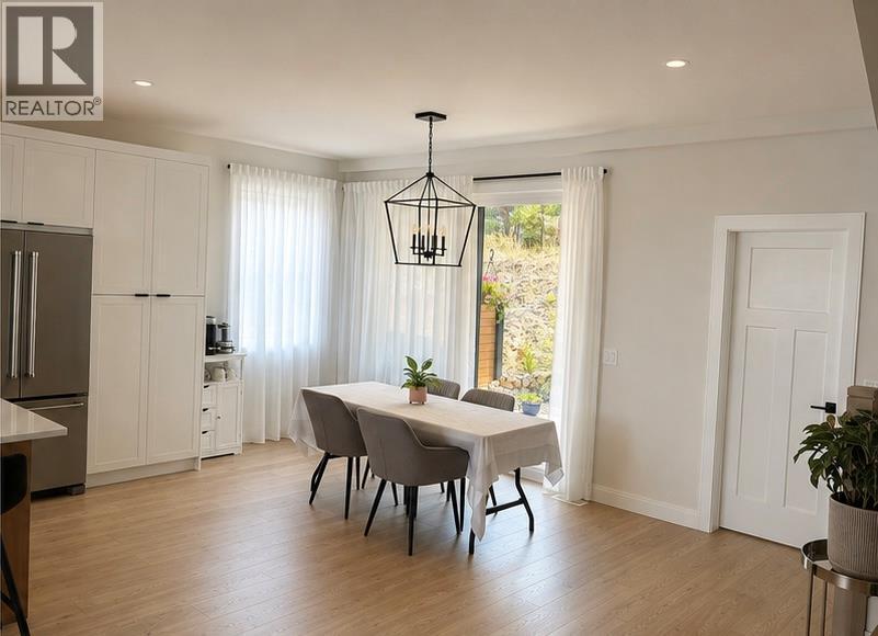 1839 Grey Owl Court, Kelowna, BC - Indoor Photo Showing Dining Room
