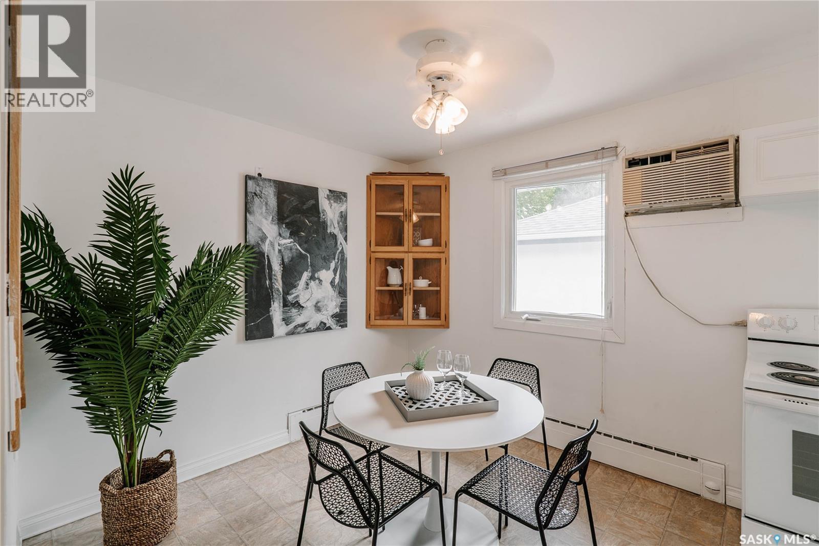 1012 2Nd Street E, Saskatoon, SK - Indoor Photo Showing Dining Room