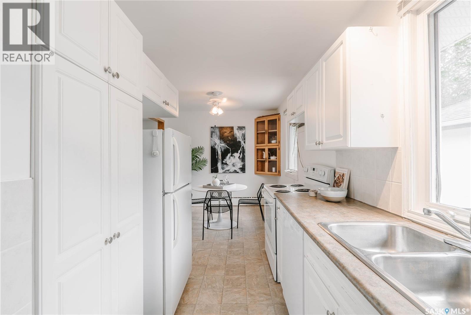 1012 2Nd Street E, Saskatoon, SK - Indoor Photo Showing Kitchen With Double Sink