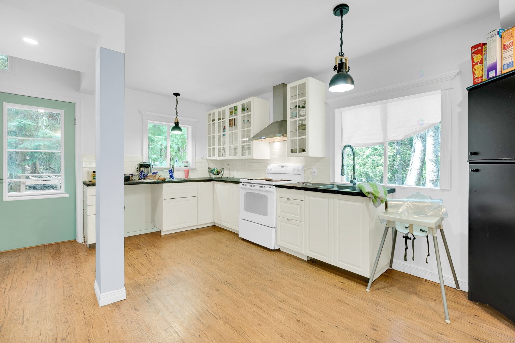 Cuisine - 6552 Rue Morin, Val-Morin, QC - Indoor Photo Showing Kitchen With Upgraded Kitchen