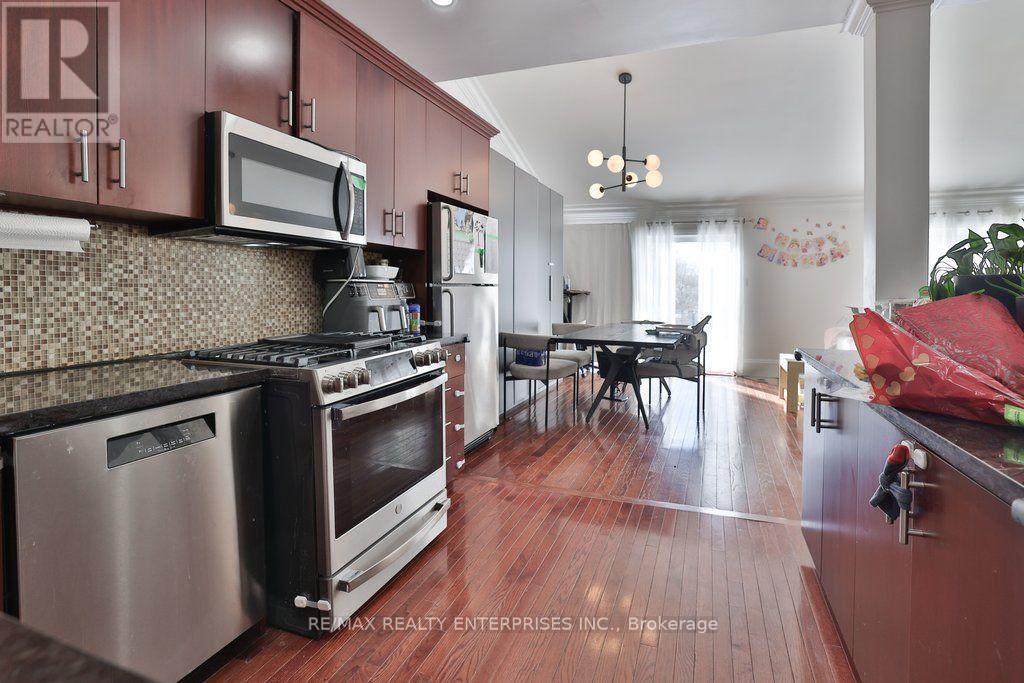 1168 Stavebank Road, Mississauga, ON - Indoor Photo Showing Kitchen