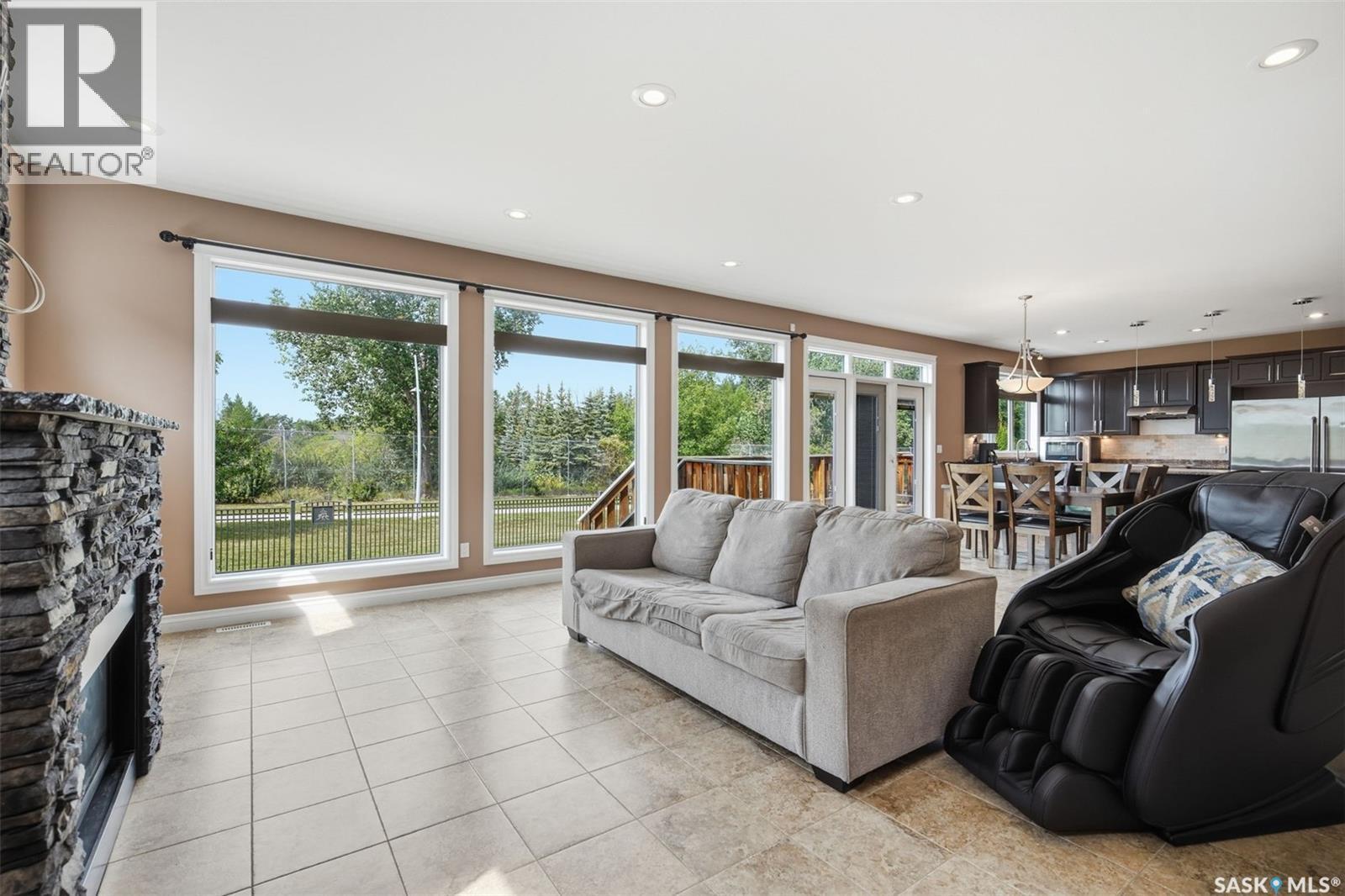 434 Atton Crescent, Saskatoon, SK - Indoor Photo Showing Living Room