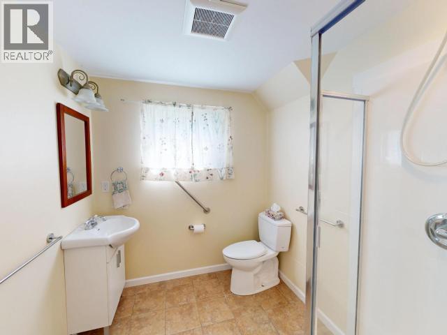 3763 Selkirk Ave, Powell River, BC - Indoor Photo Showing Bathroom