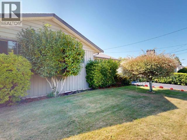 3763 Selkirk Ave, Powell River, BC - Outdoor