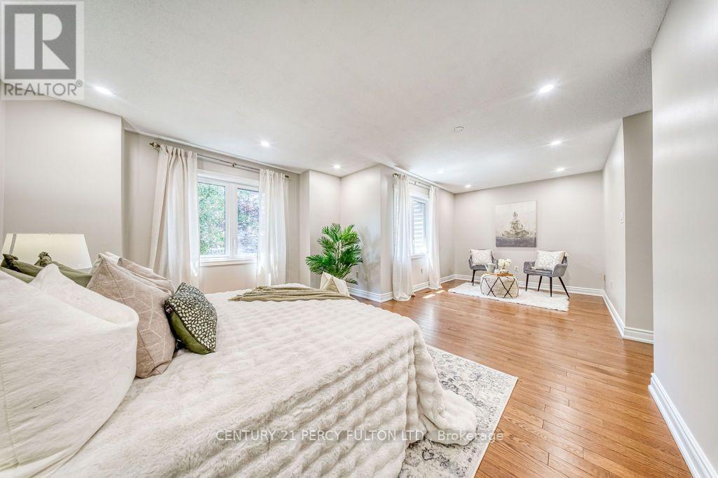 5522 Holbrook Road, Mississauga, ON - Indoor Photo Showing Bedroom