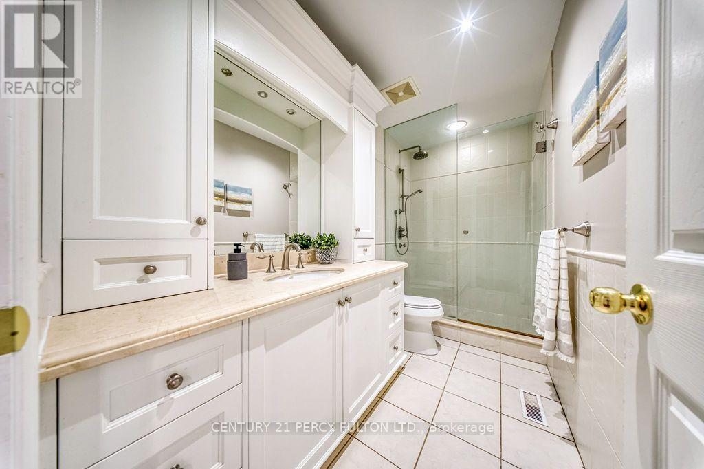5522 Holbrook Road, Mississauga, ON - Indoor Photo Showing Bathroom