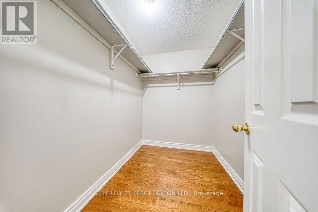 5522 Holbrook Road, Mississauga, ON - Indoor
