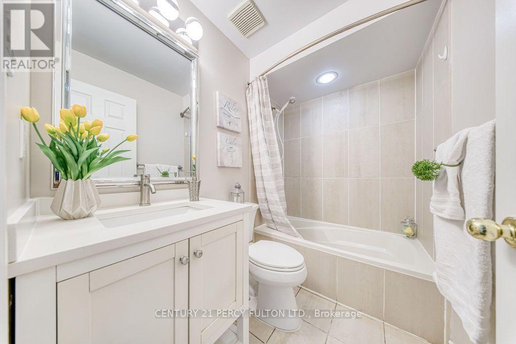 5522 Holbrook Road, Mississauga, ON - Indoor Photo Showing Bathroom