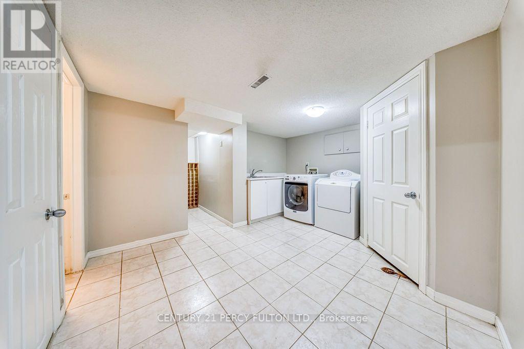 5522 Holbrook Road, Mississauga, ON - Indoor Photo Showing Laundry Room