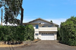 3301 Argyle Pl Saanich, BC V8P 5R8