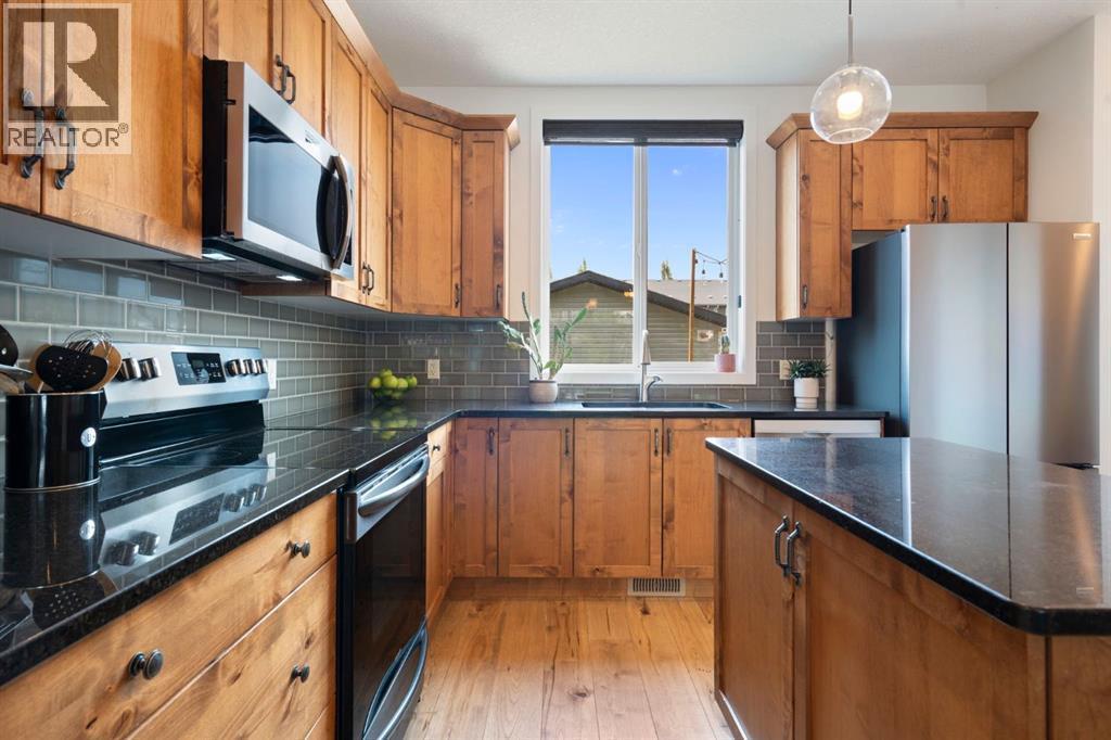 12 Fireside Burrow, Cochrane, AB - Indoor Photo Showing Kitchen