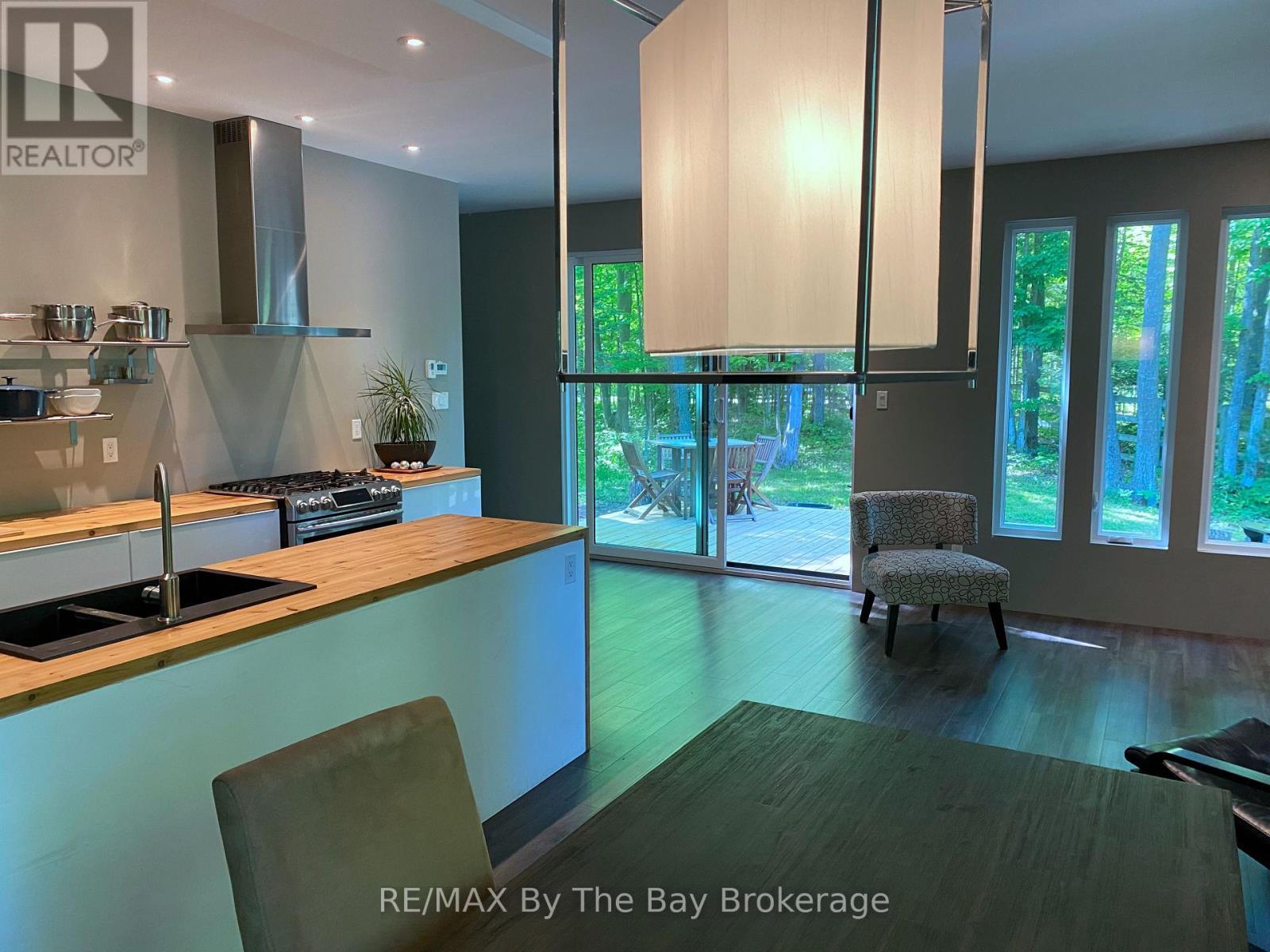 33 St. Laurent Boulevard, Tiny, ON - Indoor