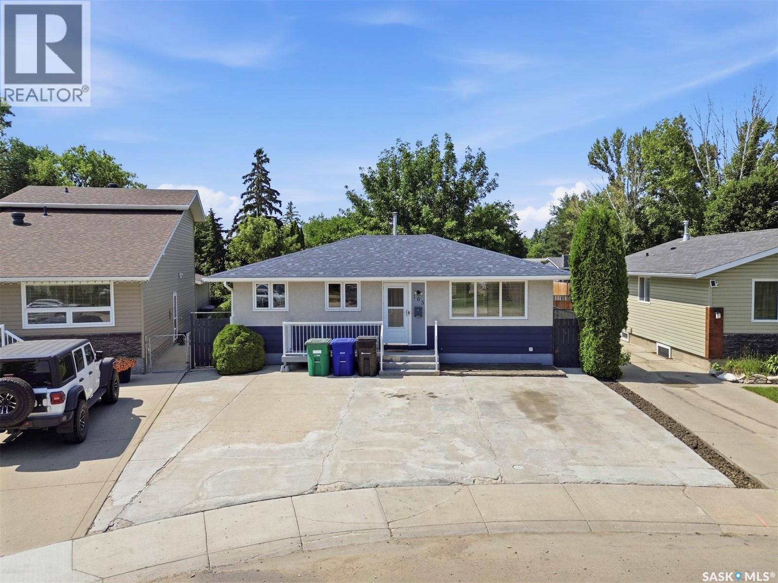 165 Acadia Court, Saskatoon, SK - Outdoor With Facade