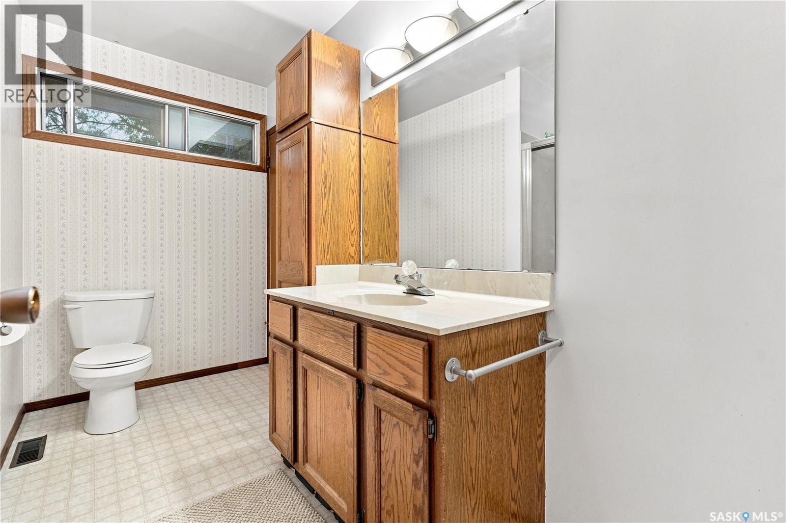 129 Cameron Crescent, Regina, SK - Indoor Photo Showing Bathroom