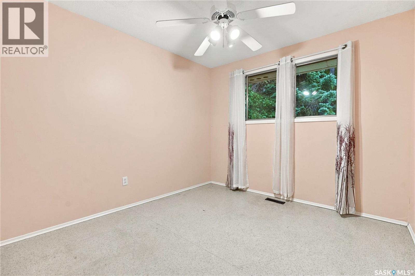 129 Cameron Crescent, Regina, SK - Indoor Photo Showing Other Room