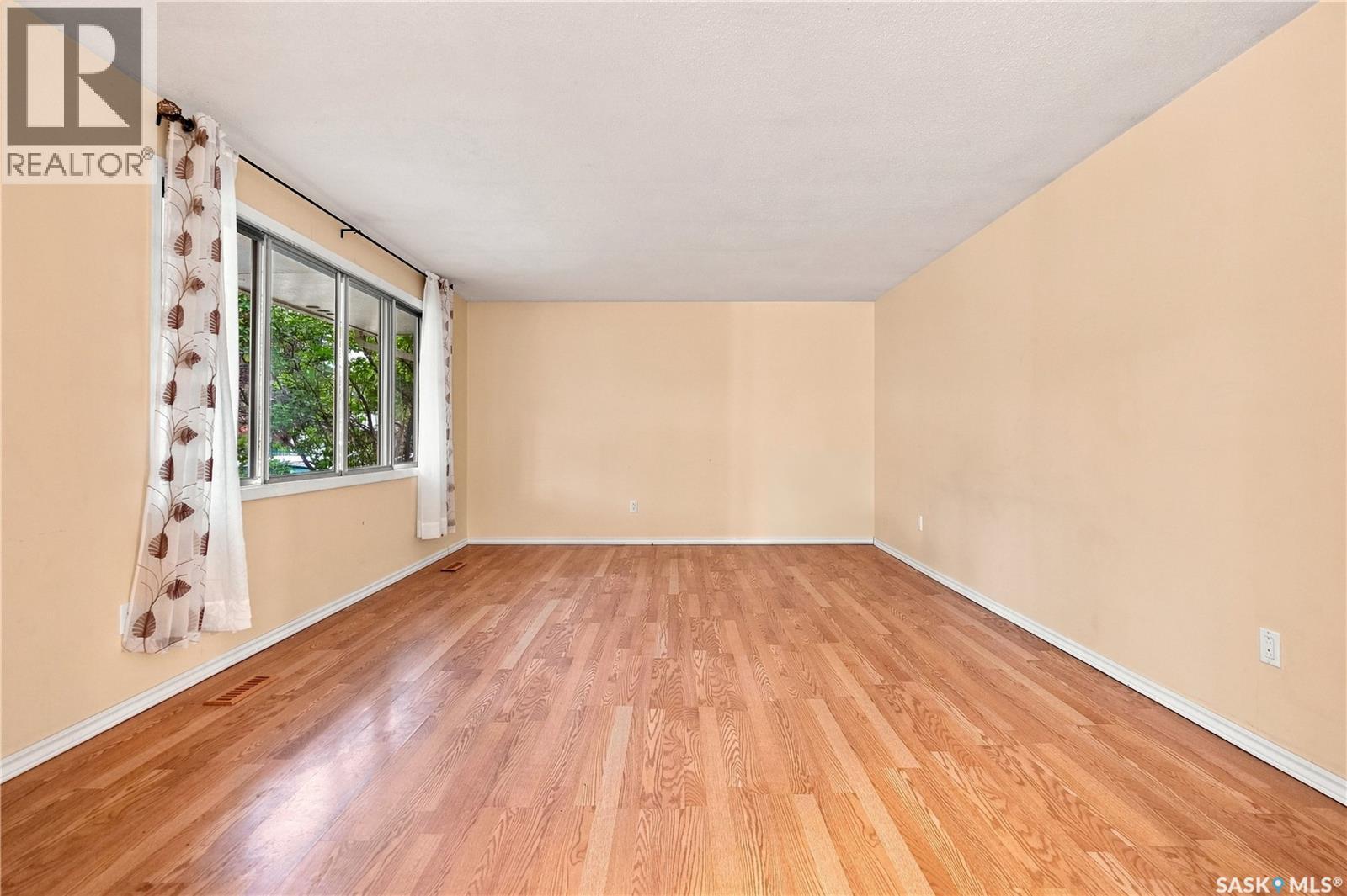 129 Cameron Crescent, Regina, SK - Indoor Photo Showing Other Room