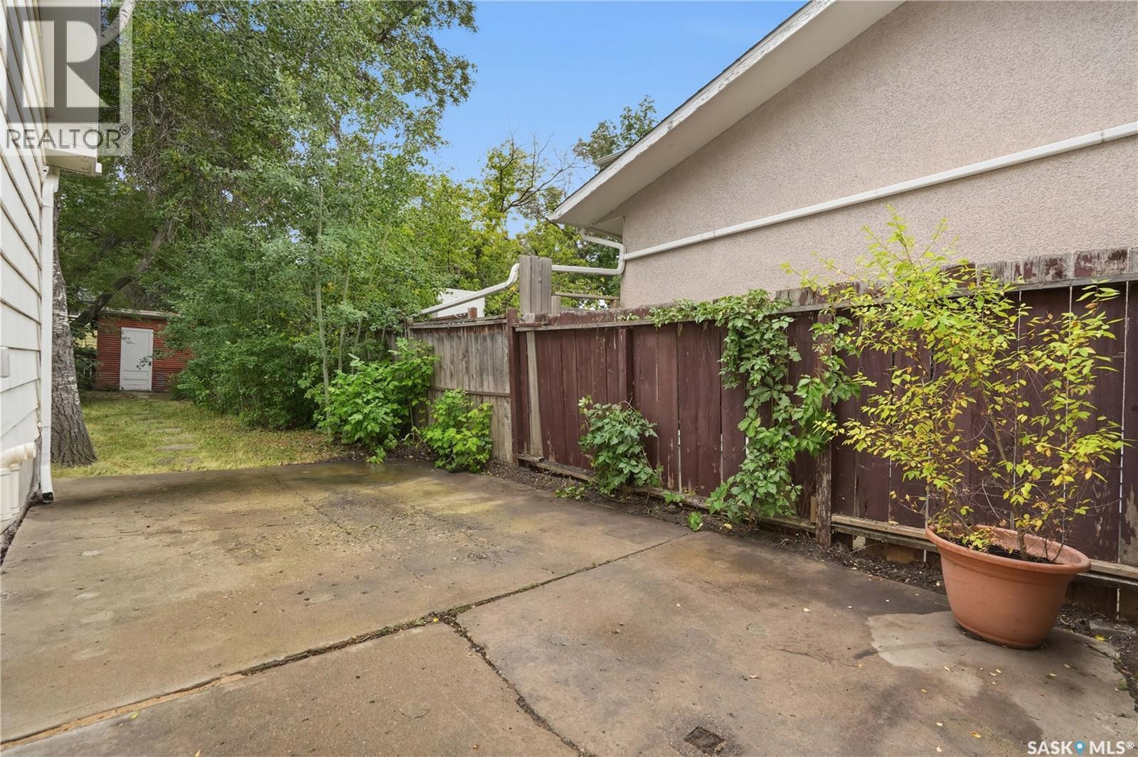 129 Cameron Crescent, Regina, SK - Outdoor