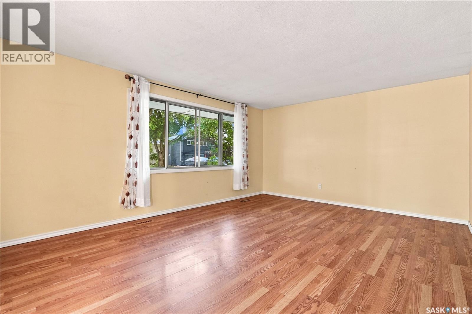 129 Cameron Crescent, Regina, SK - Indoor Photo Showing Other Room