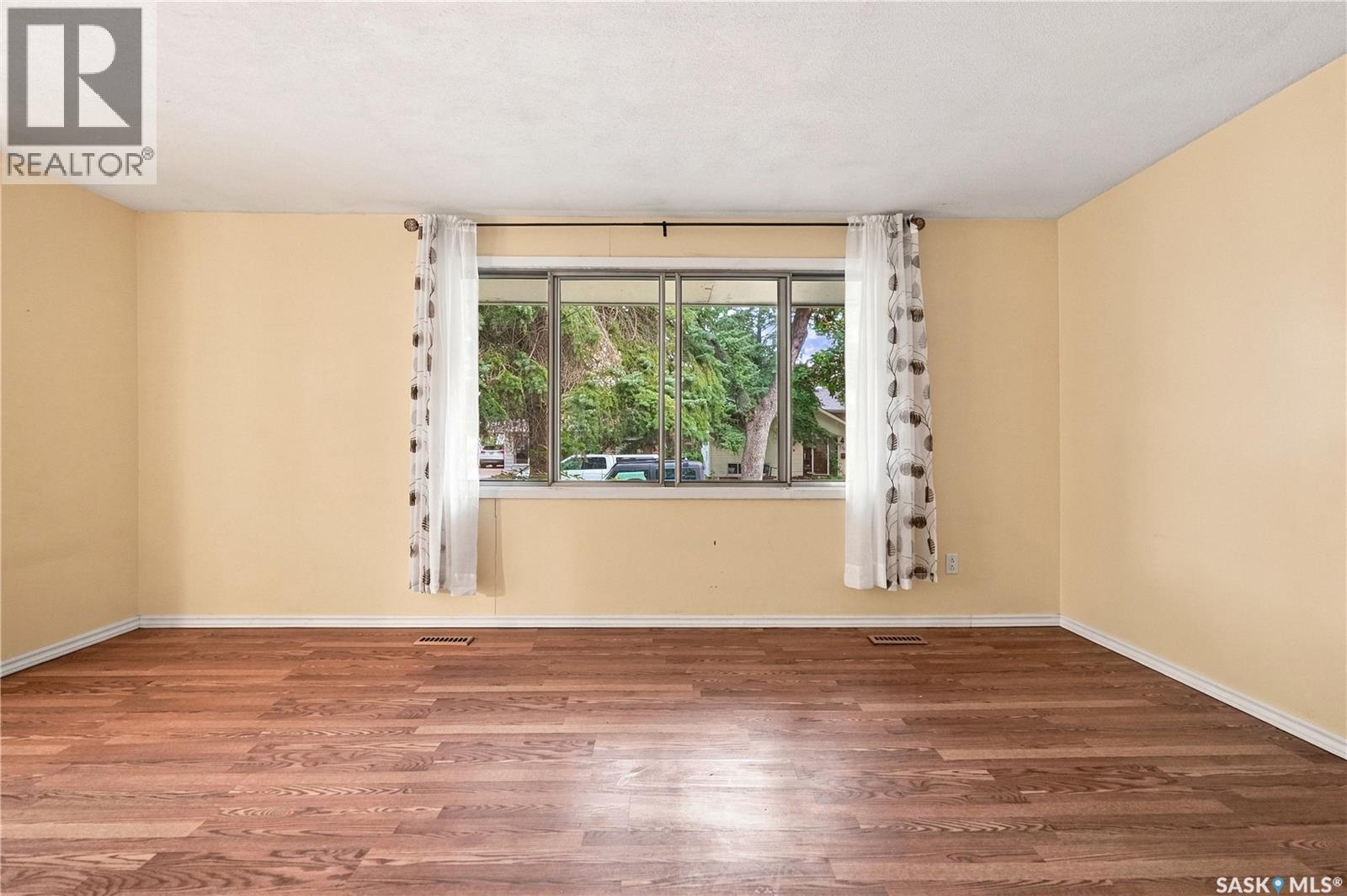 129 Cameron Crescent, Regina, SK - Indoor Photo Showing Other Room