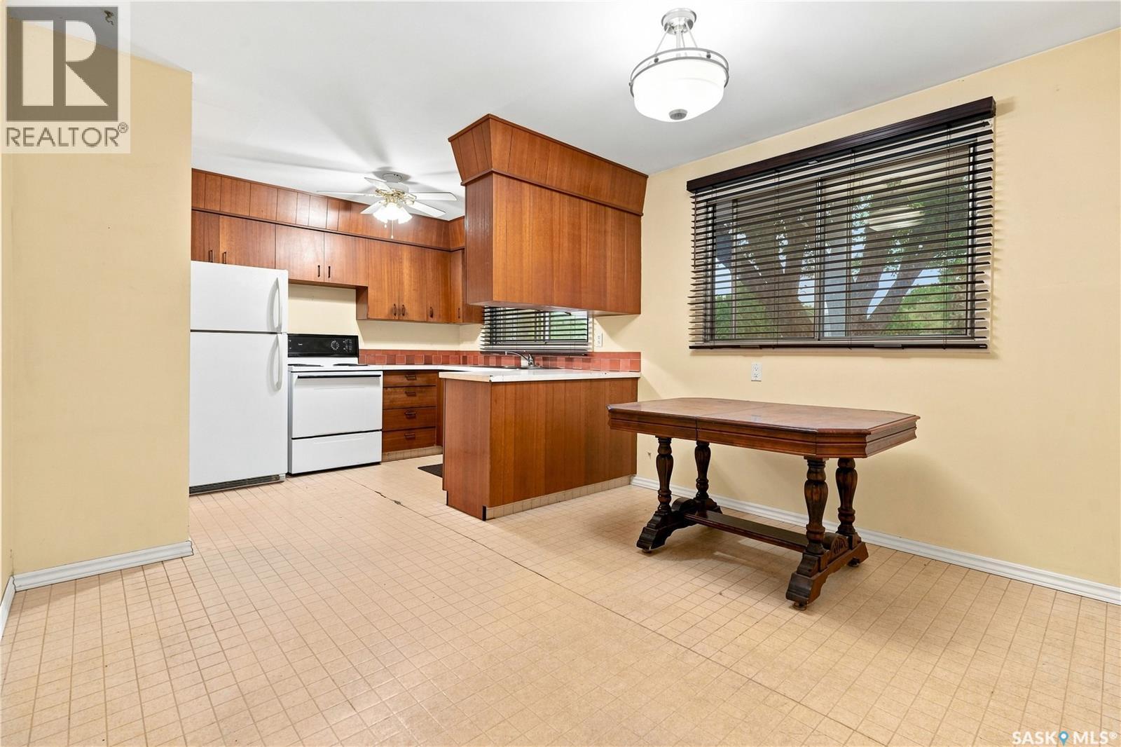 129 Cameron Crescent, Regina, SK - Indoor