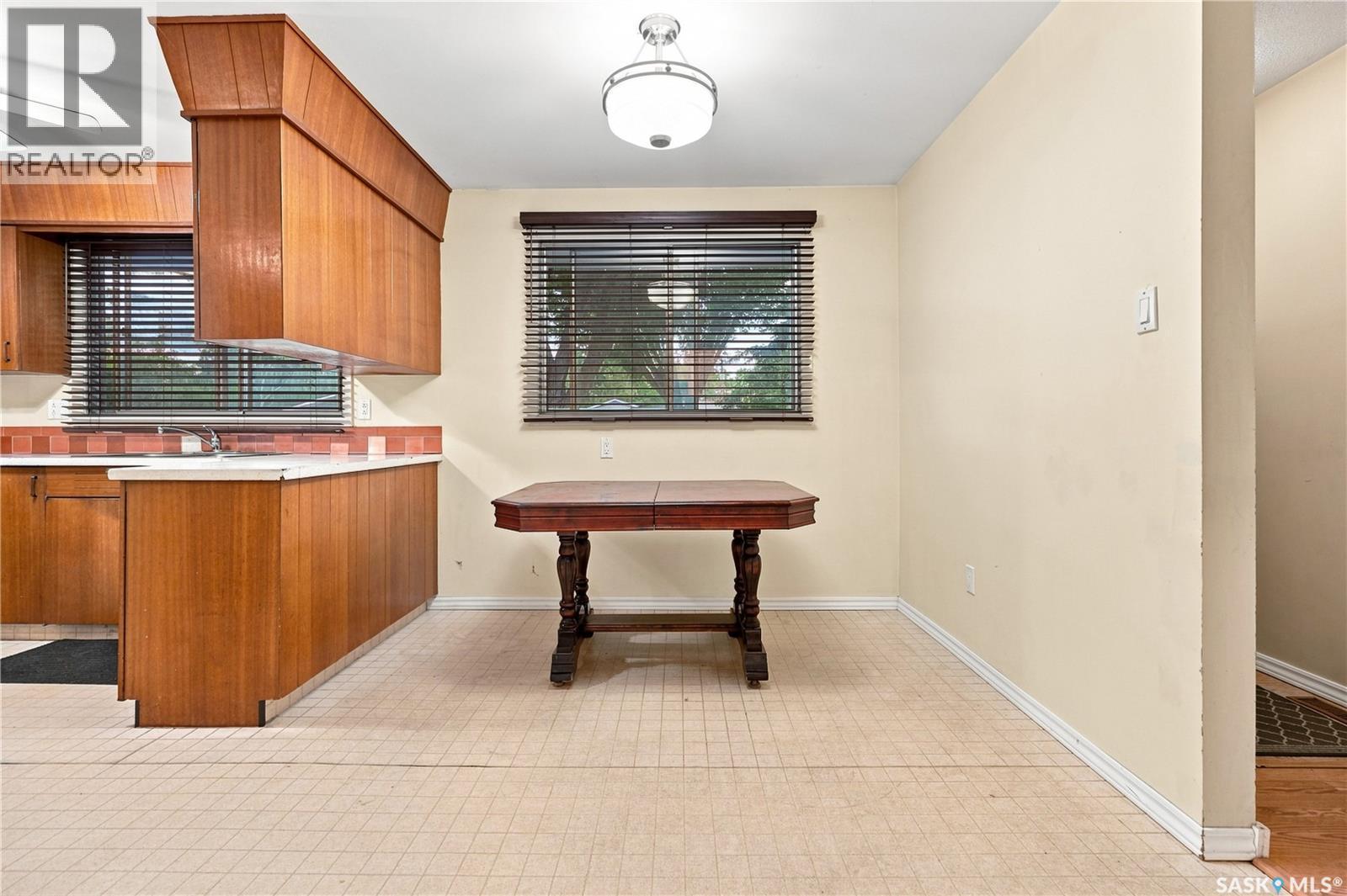 129 Cameron Crescent, Regina, SK - Indoor