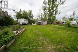 Backs on to the Trans Canada Trail - 