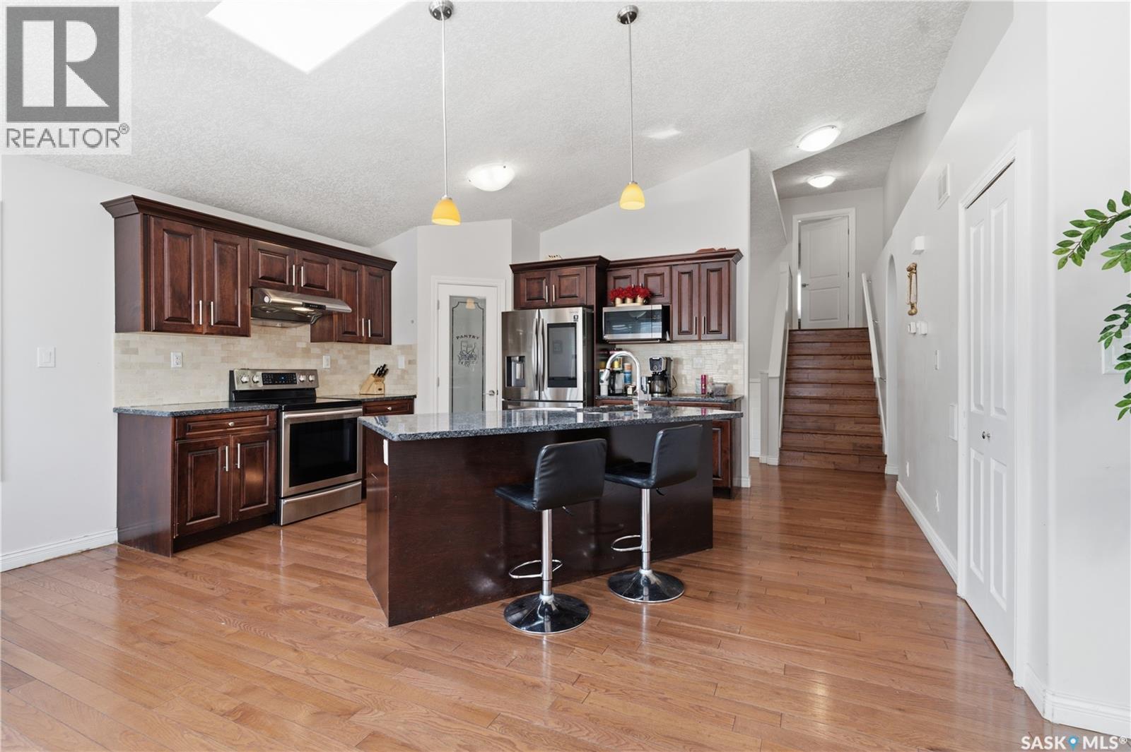 5122 Canuck Crescent, Regina, SK - Indoor Photo Showing Kitchen With Upgraded Kitchen