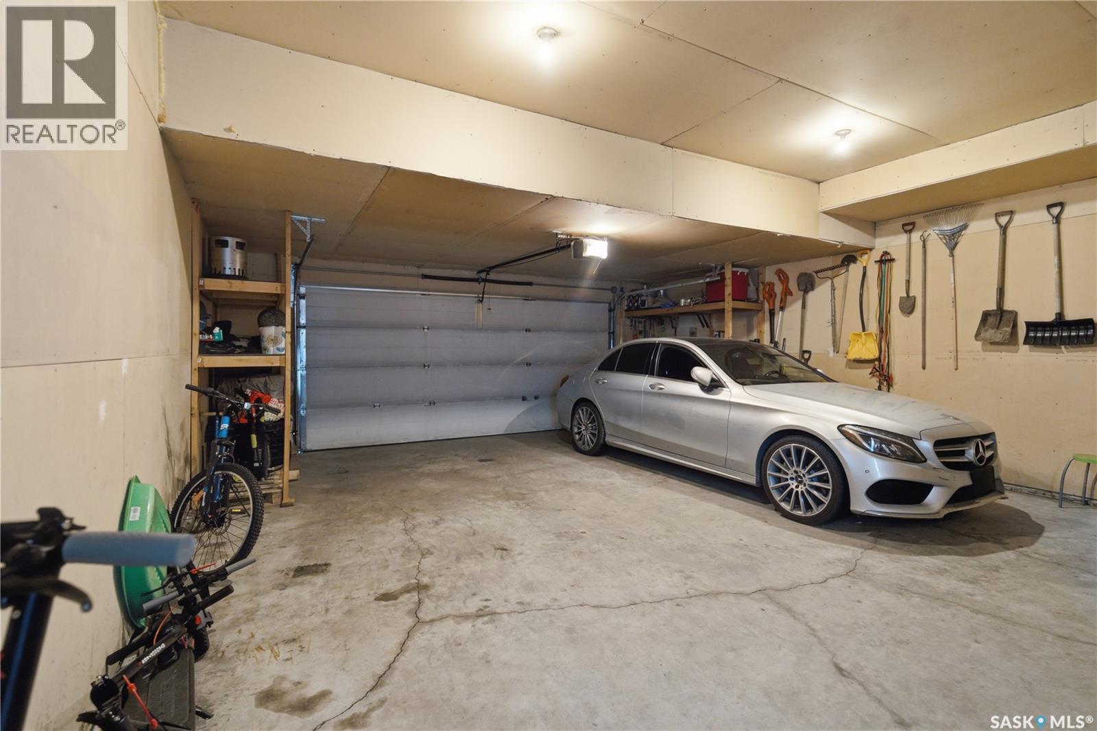 5122 Canuck Crescent, Regina, SK - Indoor Photo Showing Garage