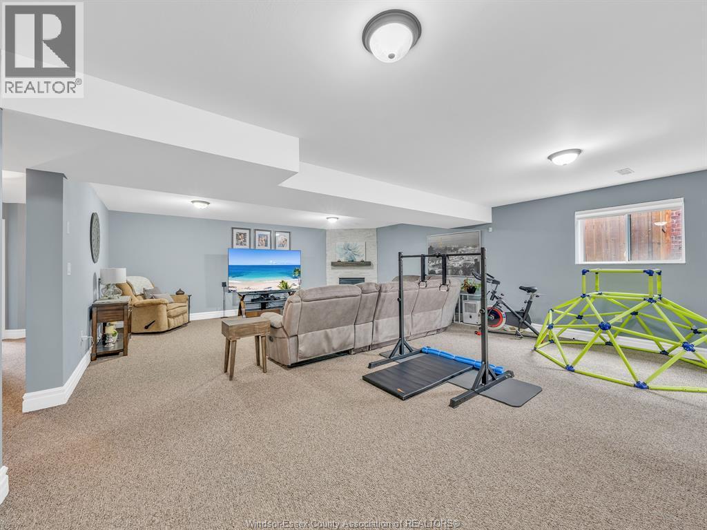 1385 Pascal Avenue, Lakeshore, ON - Indoor Photo Showing Gym Room