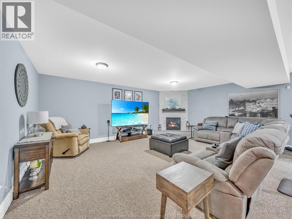 1385 Pascal Avenue, Lakeshore, ON - Indoor Photo Showing Living Room With Fireplace
