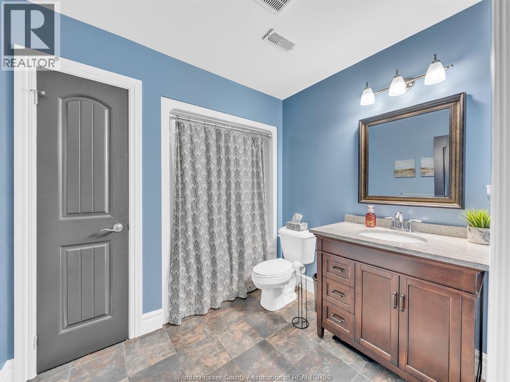 1385 Pascal Avenue, Lakeshore, ON - Indoor Photo Showing Bathroom
