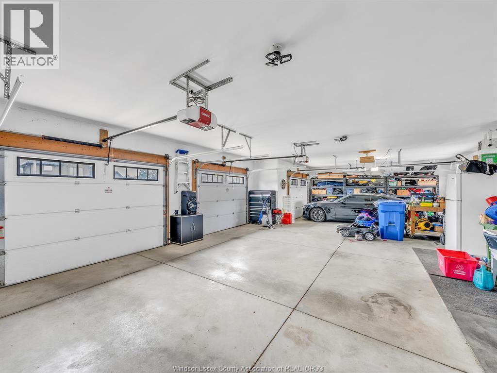 1385 Pascal Avenue, Lakeshore, ON - Indoor Photo Showing Garage
