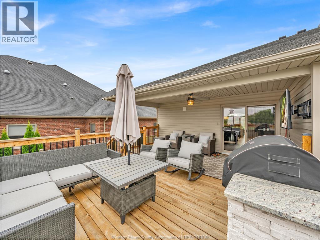 1385 Pascal Avenue, Lakeshore, ON - Outdoor With Deck Patio Veranda With Exterior