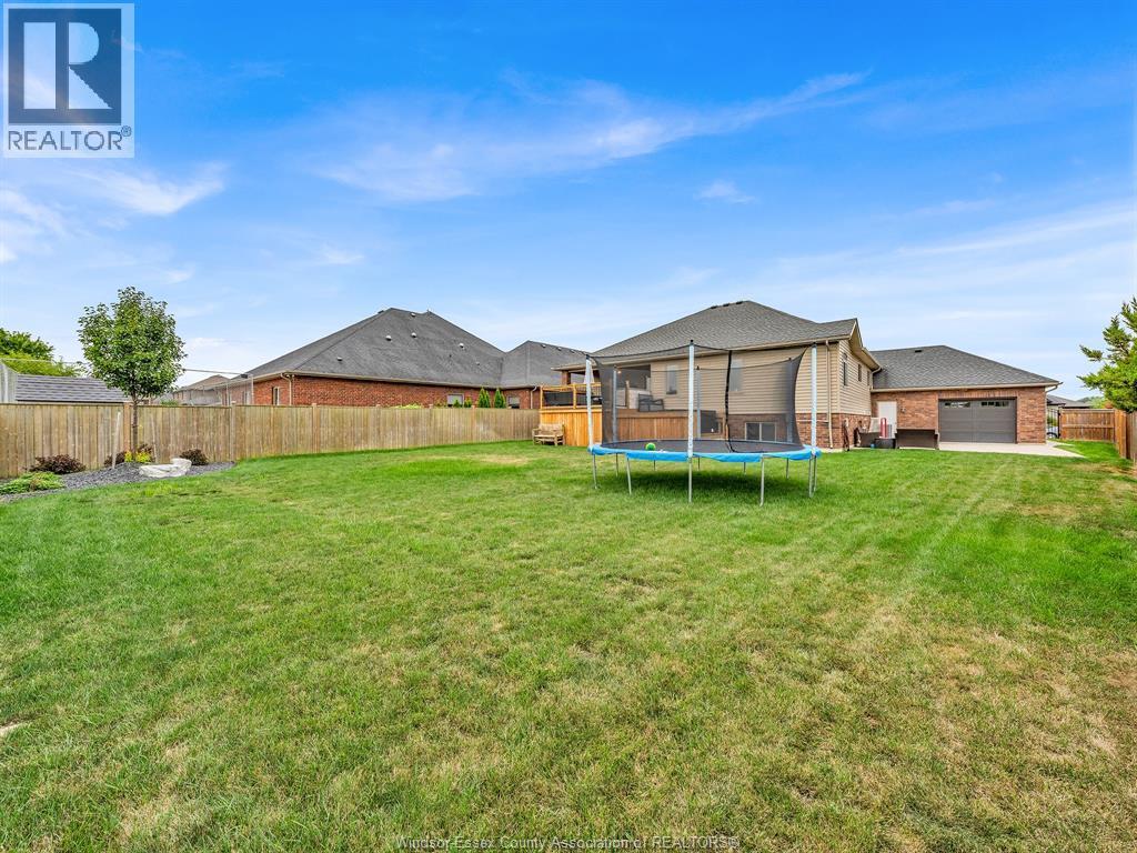 1385 Pascal Avenue, Lakeshore, ON - Outdoor With Backyard