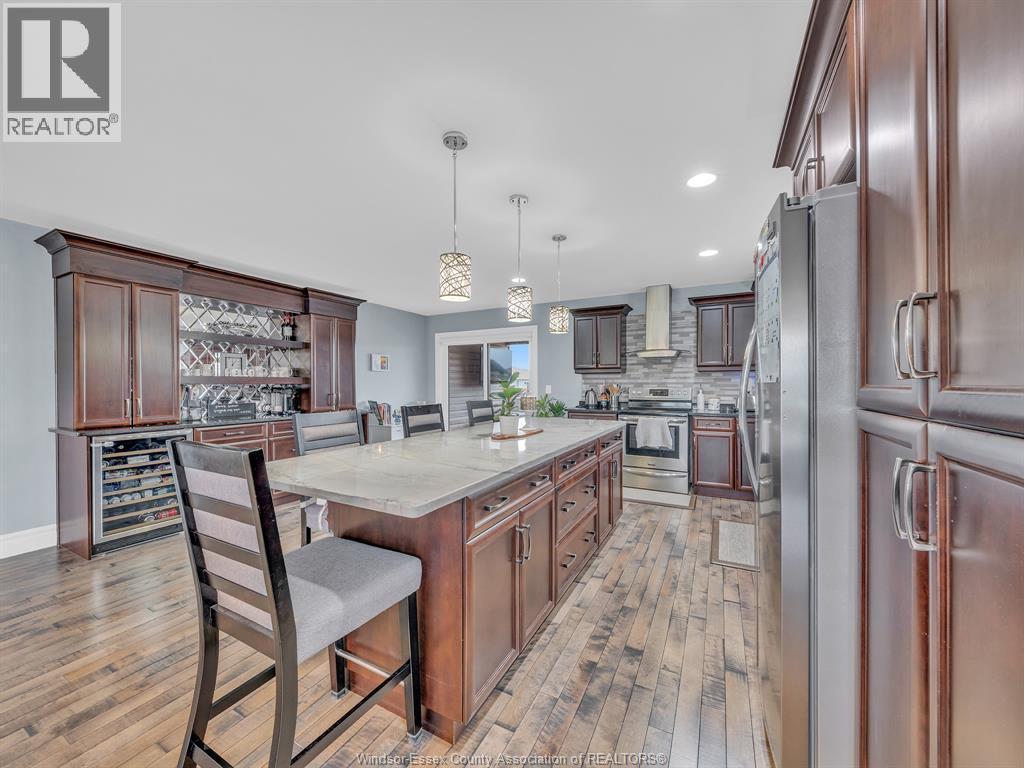 1385 Pascal Avenue, Lakeshore, ON - Indoor Photo Showing Kitchen With Upgraded Kitchen