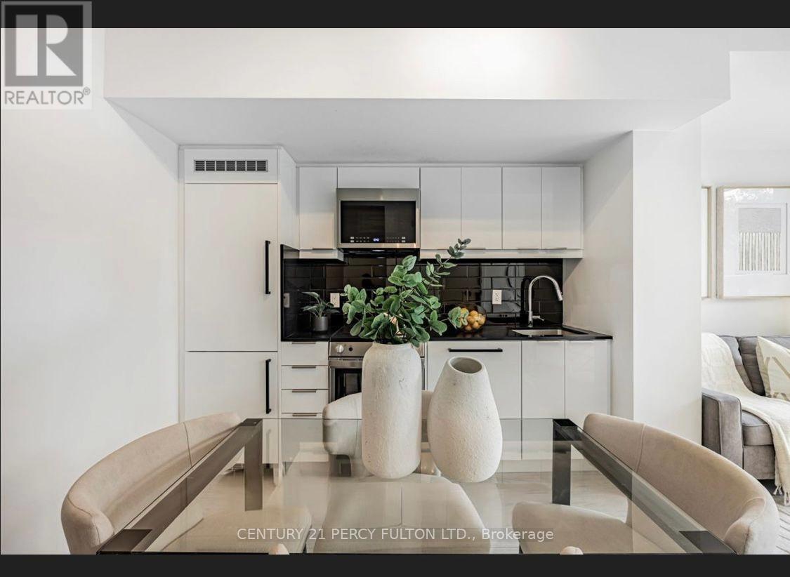 318 - 90 Glen Everest Road, Toronto, ON - Indoor Photo Showing Kitchen