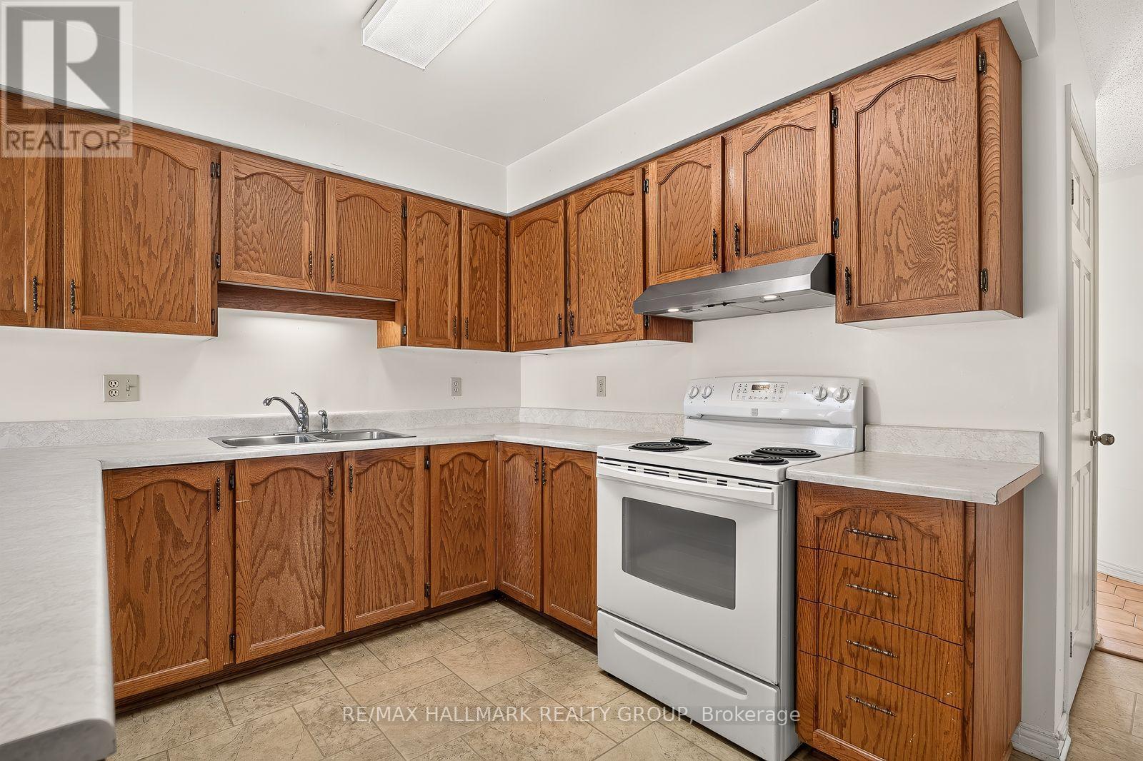 38 Bateman Drive, Ottawa, ON - Indoor Photo Showing Kitchen With Double Sink