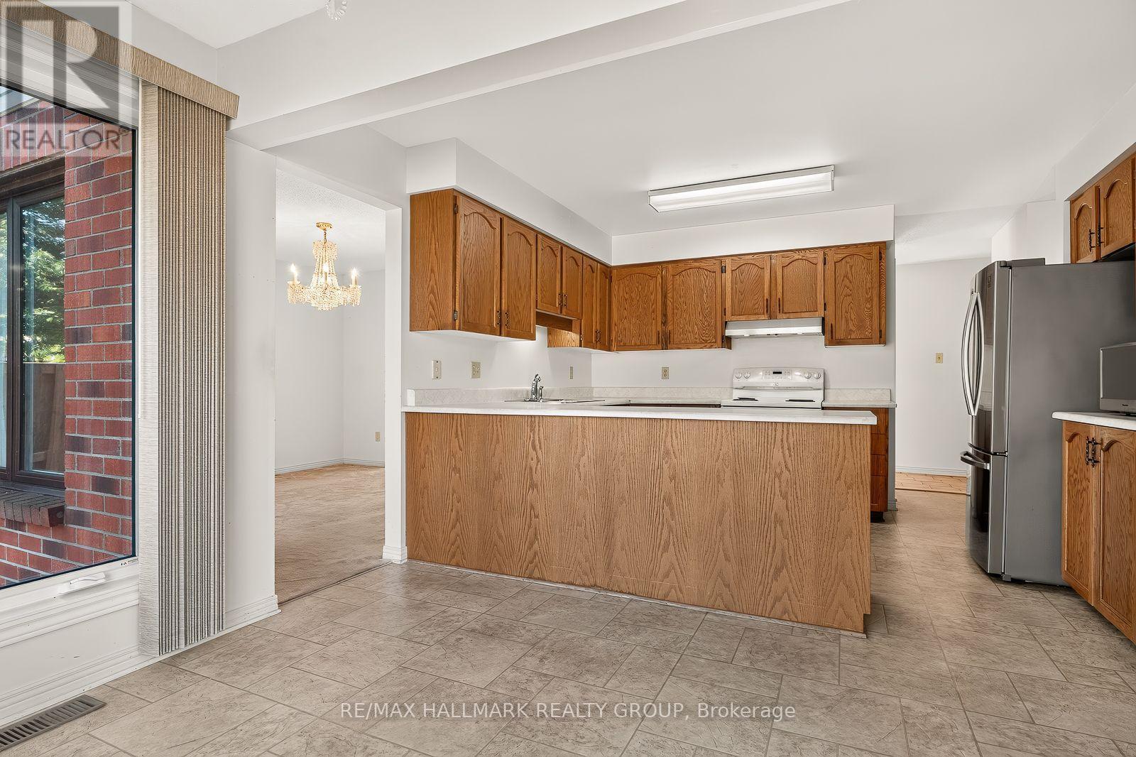 38 Bateman Drive, Ottawa, ON - Indoor Photo Showing Kitchen