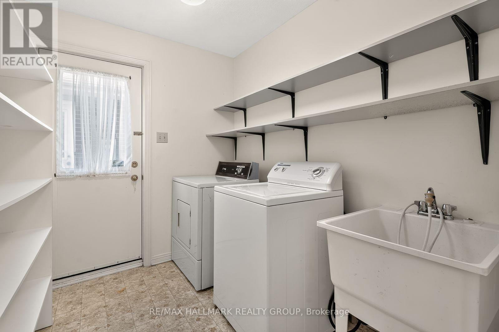 38 Bateman Drive, Ottawa, ON - Indoor Photo Showing Laundry Room