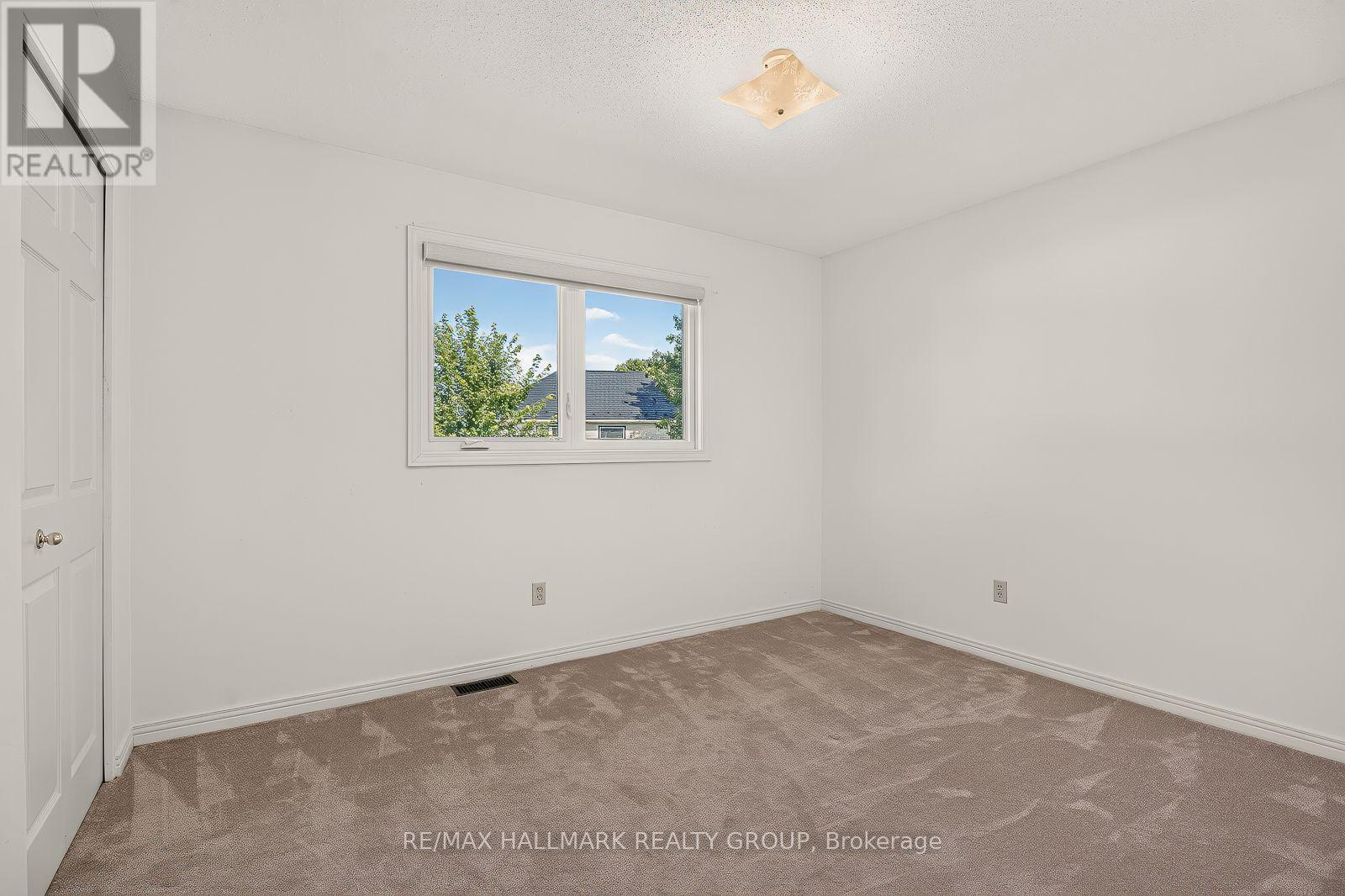 38 Bateman Drive, Ottawa, ON - Indoor Photo Showing Other Room