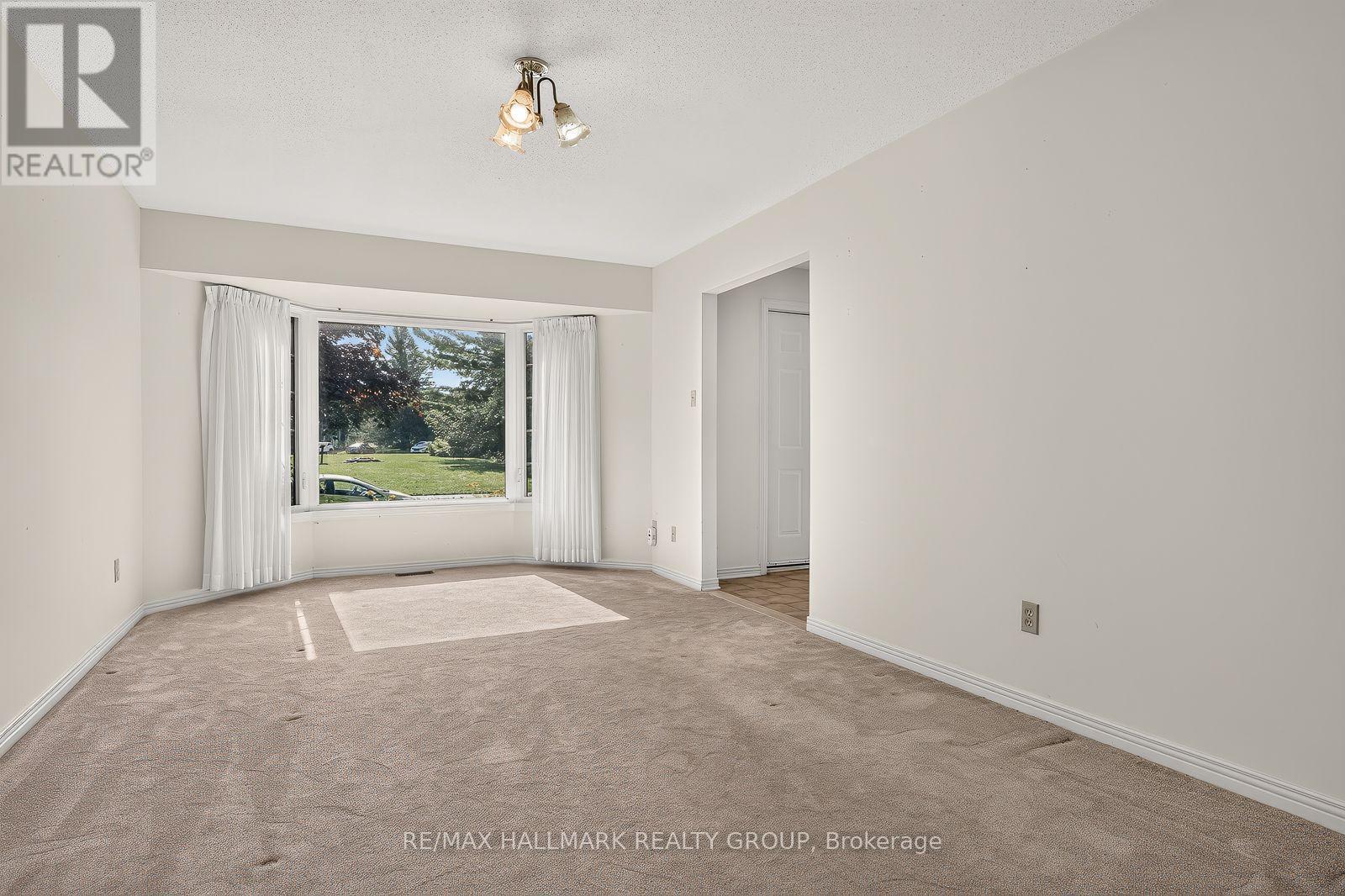 38 Bateman Drive, Ottawa, ON - Indoor Photo Showing Other Room