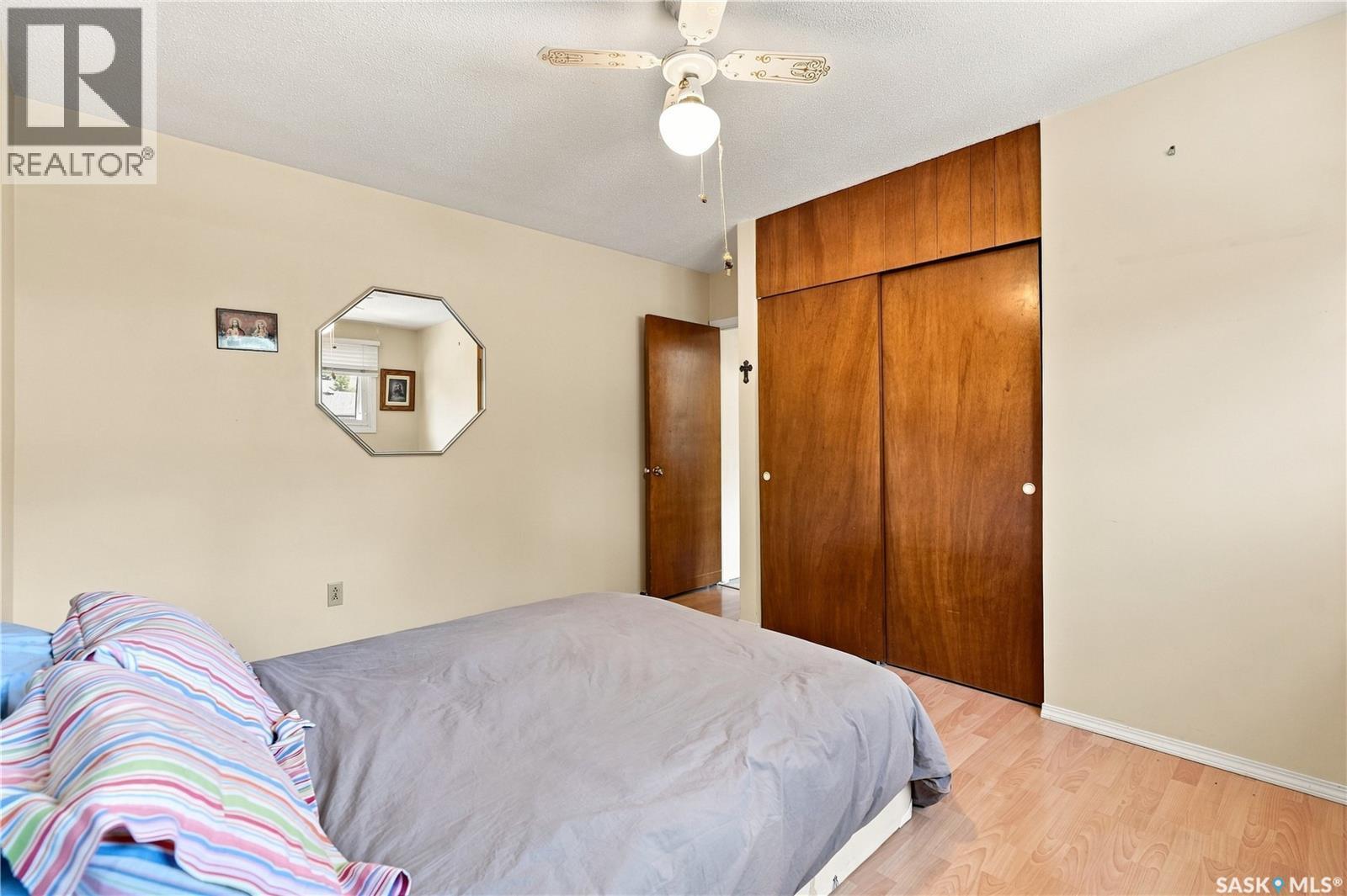35 Elmview Road, Regina, SK - Indoor Photo Showing Bedroom