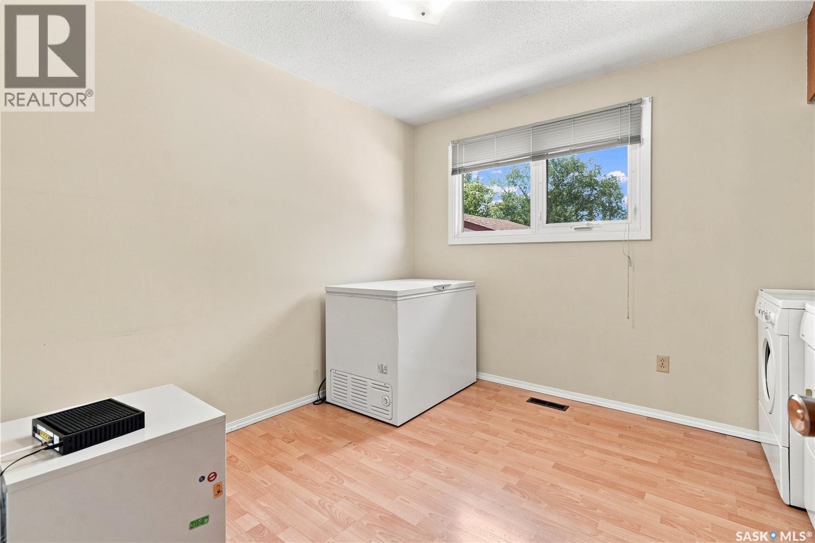 35 Elmview Road, Regina, SK - Indoor Photo Showing Laundry Room