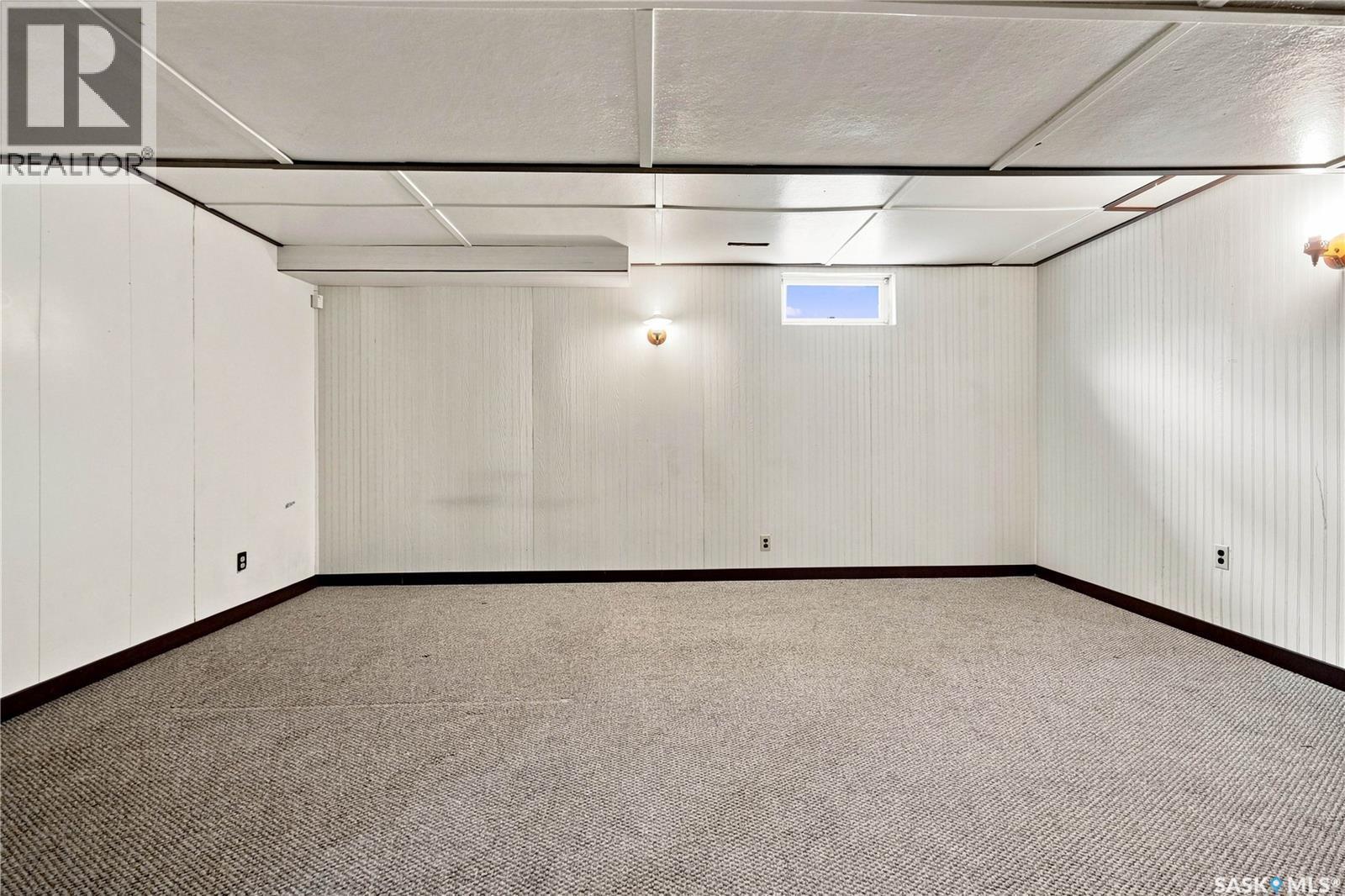 35 Elmview Road, Regina, SK - Indoor Photo Showing Other Room