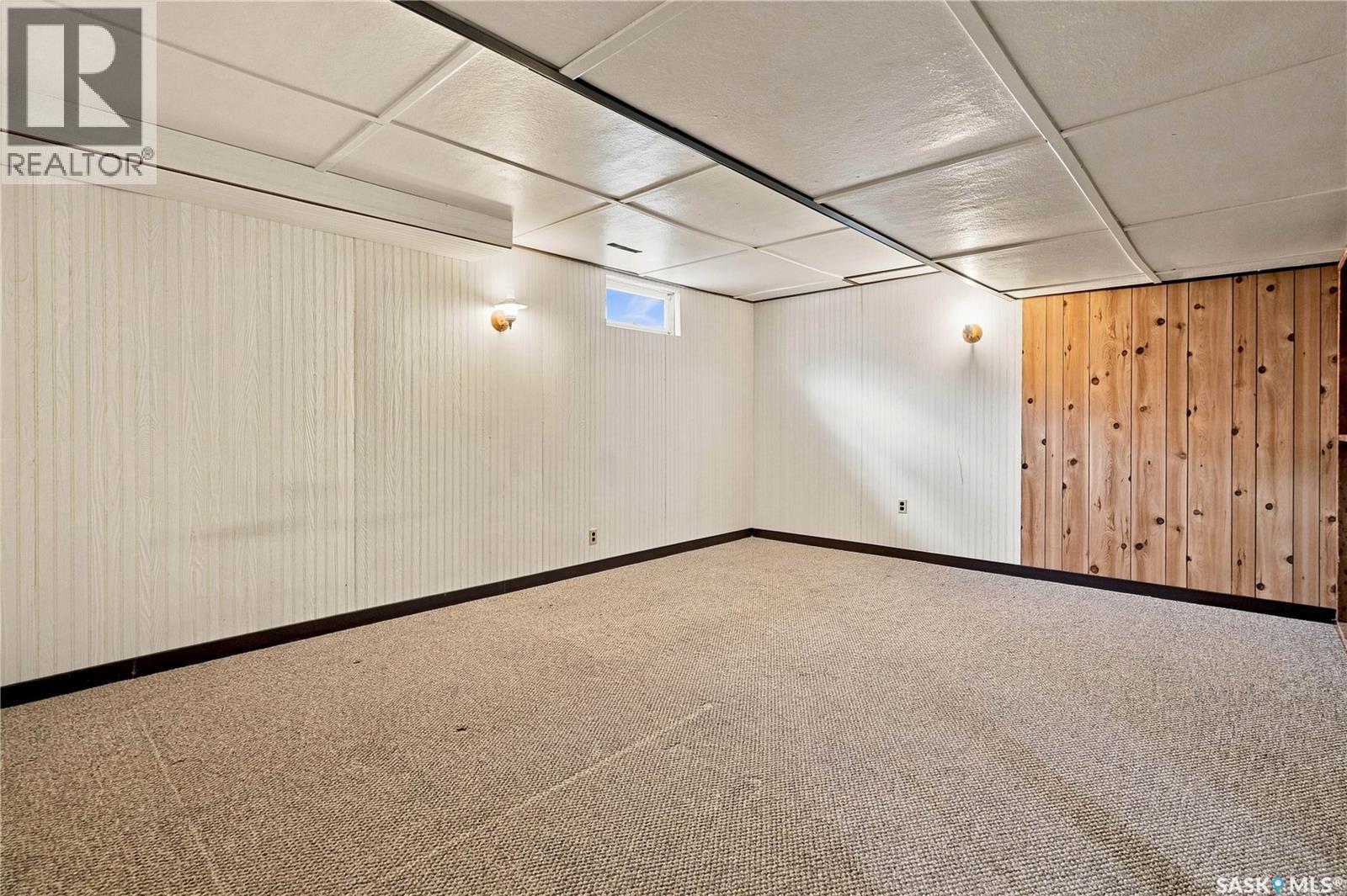 35 Elmview Road, Regina, SK - Indoor Photo Showing Other Room
