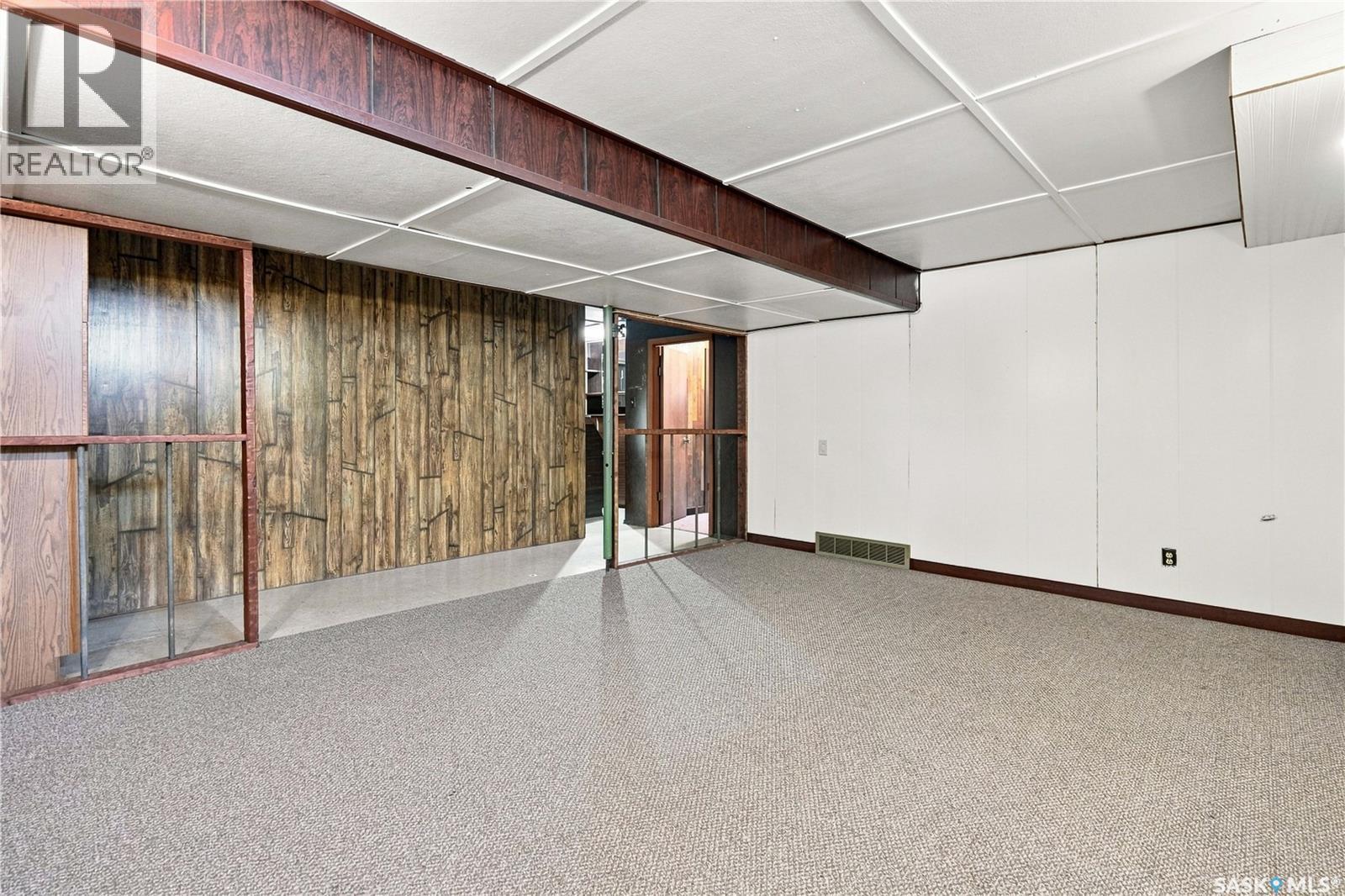 35 Elmview Road, Regina, SK - Indoor