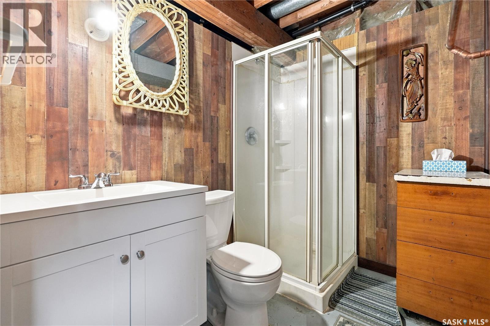 35 Elmview Road, Regina, SK - Indoor Photo Showing Bathroom
