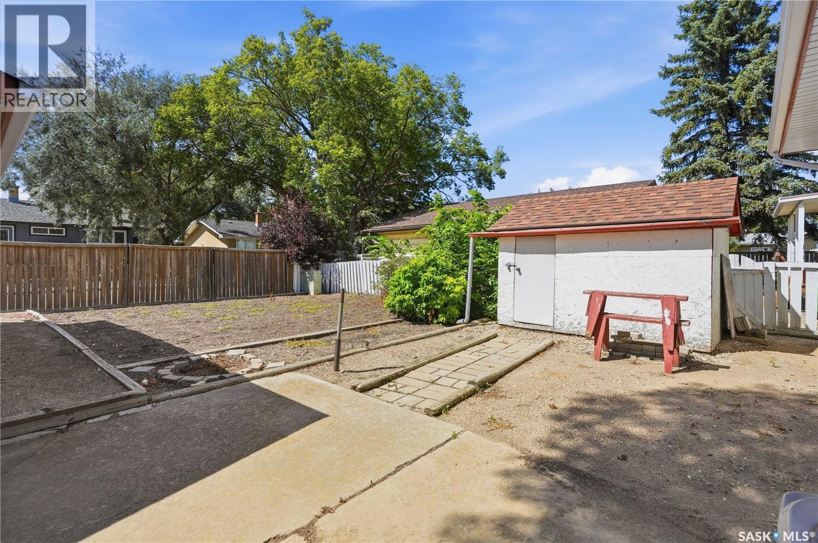35 Elmview Road, Regina, SK - Outdoor