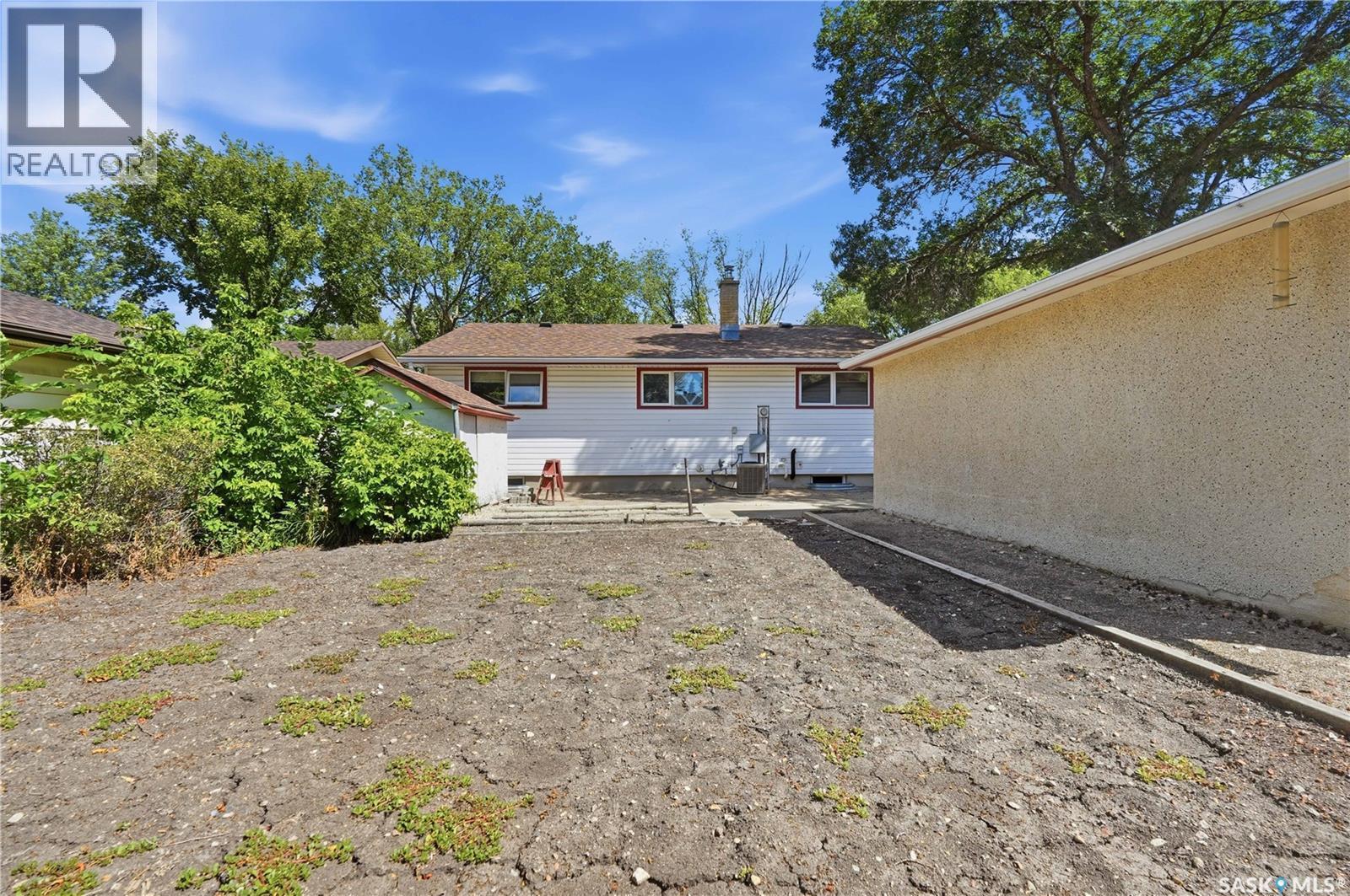35 Elmview Road, Regina, SK - Outdoor